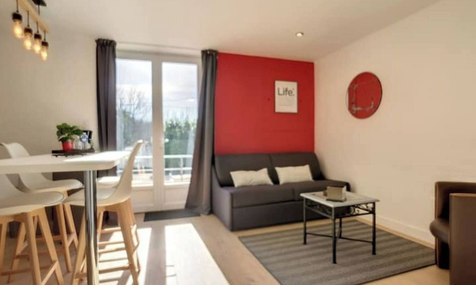 St-Meme-le-Tenu Apartment | Oceanfront Superior Apartment with Spa and Hot Tub