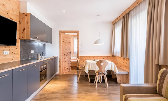 Gudon Apartment | Delightful 'Marialisa Tulpe' Apartment with Mountain View