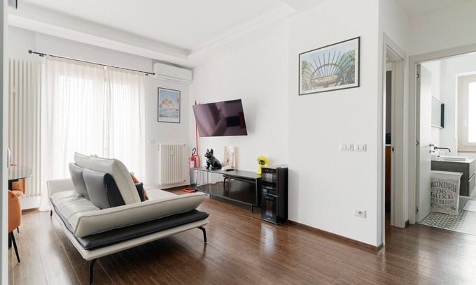 Crescenzago Apartment | Superior Apt with balcony and parking