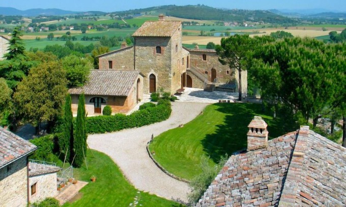 Castiglione della Valle Apartment | Relaxing Retreat at Superior by Interhome with Lake Views