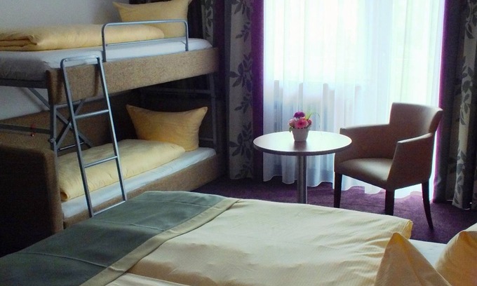 Meckenbeuren Apartment | Family Room Retreat with Breakfast & Child-Friendly Space