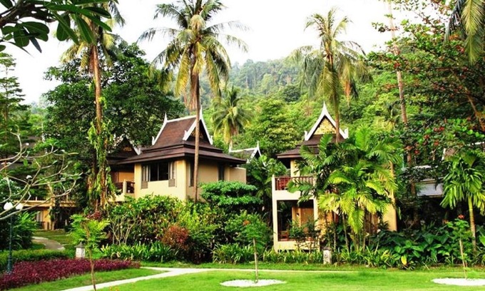 Ko Chang Resort | Inviting Garden Room Retreat Near the Beach with Pool
