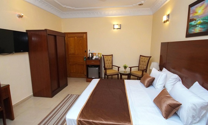 D.H.A. Hotel | Superior King Room, Fully Furnished and Fully Equipped.