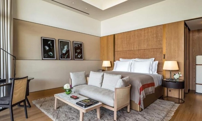 Jumeirah House | Elegant King Room on Private Resort Island with Ocean View