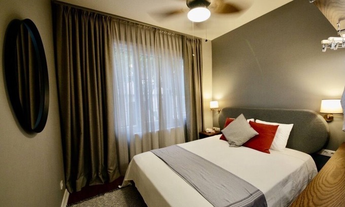 Gumussuyu Mahallesi Apartment | Prime Refurbished Flat with Spa in Central Istanbul