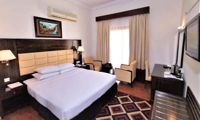 Naif House | Cozy Room Steps from Nesto Hypermarket, Family Friendly