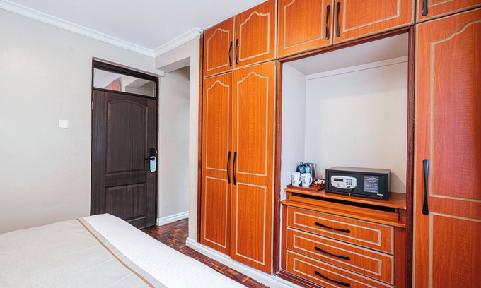 Muthaiga Hotel | Superior Room with Balcony Near UN Blue Zone & Village Market Prime Nairobi Stay