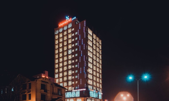 Dong Hoi Hotel | Welcoming Triple Room with Pool Access in 4-Star Hotel