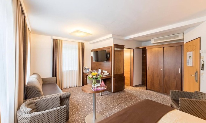 Nonntal House | Cozy Triple Room with Spa at Austria Classic Hotel & Gasthof Hölle