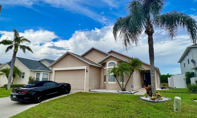 Westbury House | Cozy 4BD Family Retreat Near Disney with Private Pool