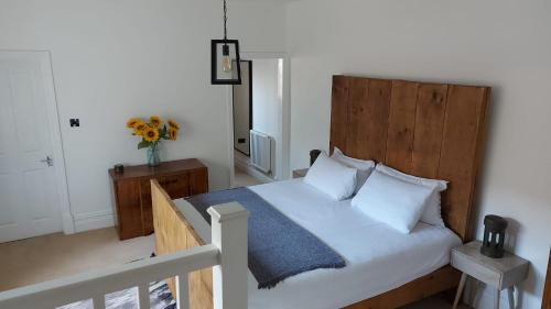 Preston House | Prime City Centre En-Suite Room with Hot Tub & Parking
