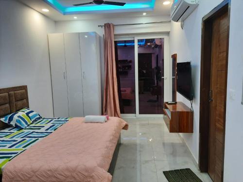 Noida Apartment | Family-Friendly Stay at Supertech NorthEye with Great Reviews