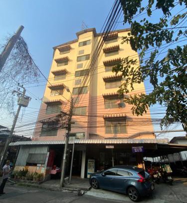 Bangkok Yai Hotel | Discover Suppamas Mansion: Family-Friendly Retreat Awaits