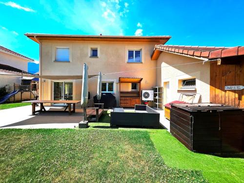 Pontcharra Villa | Suréquipée avec cuisine extérieure, climatisation