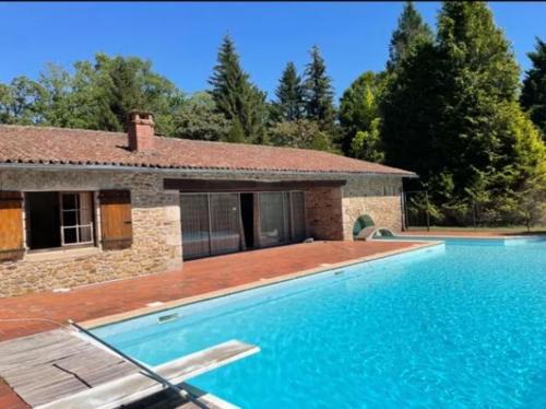 Peyrilhac House | Beautiful Oceanfront Retreat at Sur Chateau La Mothe