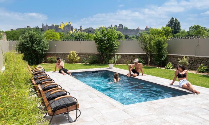 Carcassonne Bed & Breakfast | Elegant Sur le quai: Ocean View with Pool & Top Reviews