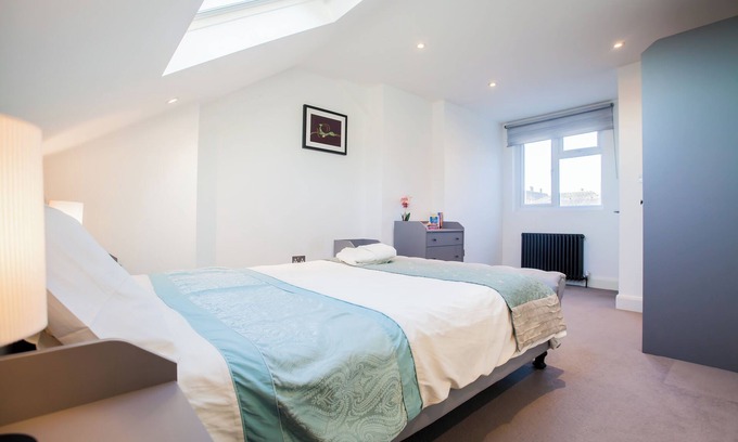Berrylands House | Family-Friendly Surbiton Garden House for Memorable Stays