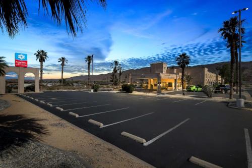 Twentynine Palms Hotel | Relaxing Retreat at Sure Stay Plus Twentynine Palms