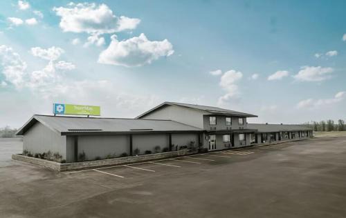 Kapuskasing Hotel | Budget-Friendly Apollo Motel with Pet-Friendly Amenities