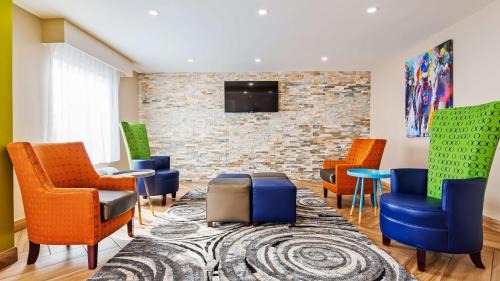 Florence Hotel | Pet-Friendly Stay at SureStay Hotel by Best Western Florence