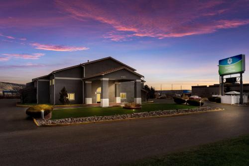 Grants Hotel | Cozy Stays at SureStay Hotel by Best Western Grants