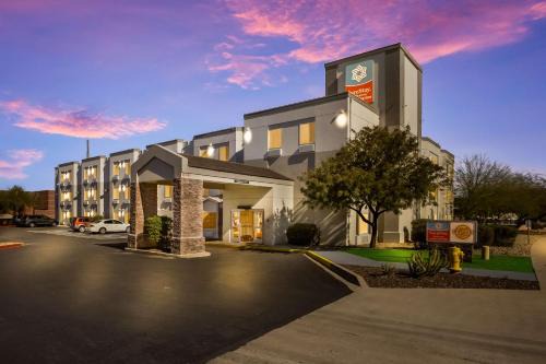 Superstition Springs Hotel | Relax at SureStay Plus by Best Western Mesa with Pool & Spa