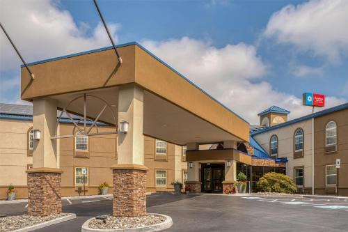 Elizabethtown Hotel | Pet Friendly Stay at SureStay Plus Hotel Elizabethtown