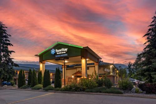 Salmon Arm Hotel | Relax at SureStay Plus Hotel by Best Western Salmon Arm