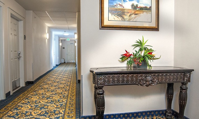 Billings Hotel | Relax at SureStay Plus Hotel by Best Western Billings
