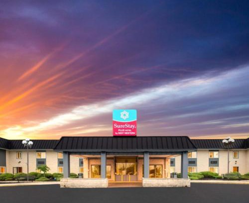 Cookstown Hotel | Inviting SureStay Plus Hotel with Oceanfront Views