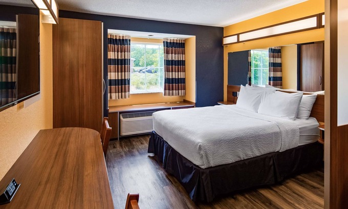 Keyser Hotel | Experience Comfort at SureStay Plus Hotel by Best Western