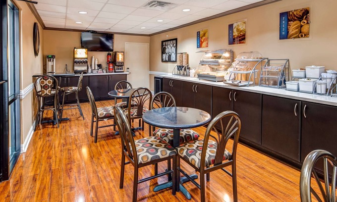 Alvin Hotel | Discover SureStay Plus Hotel by Best Western Alvin
