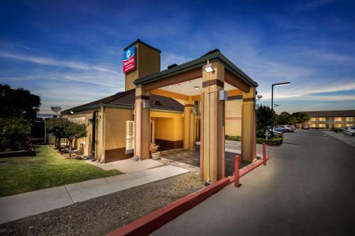 South San Jose Hotel | Relaxing Retreat at SureStayPlus Hotel by Best Western