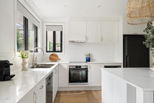 Avoca Beach House | Beachfront Surf Lodge Avoca: Family-Friendly Comfort Awaits