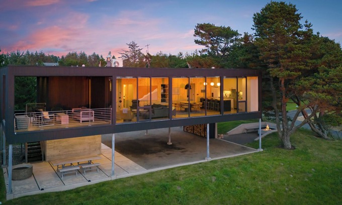 Surf Pines House | Surf Pines Sanctuary Hot Tub Forest Wi-Fi