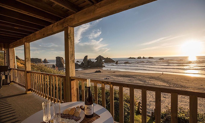 Bandon House | Surf Song: Breathtaking Ocean Views & Private Beach Access