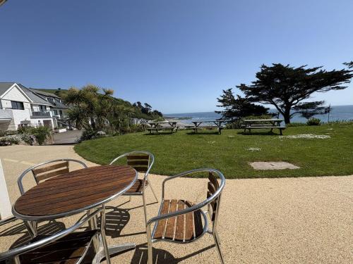 Seaton House | Oceanfront Retreat at Surf Watch - Mount Brioni, 9.3/10