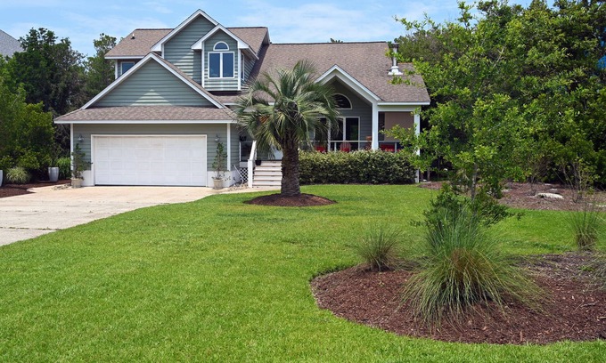Emerald Isle House | Oceanfront Surfari: A Perfect Getaway on the Crystal Coast