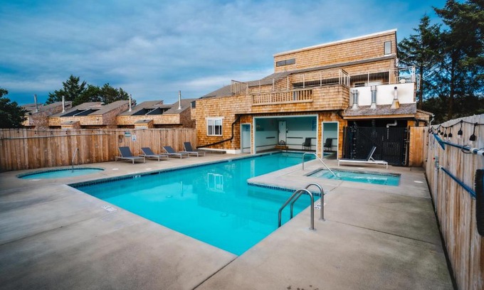 Ocean City Apartment | Oceanfront Surfcrest Resort: Guest Rated 9.3 with Hot Tub