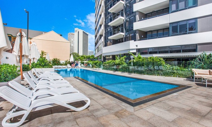 Surfers Paradise Apartment | Beachside Retreat: 2-Bed Surfers Paradise with Pool & Gym