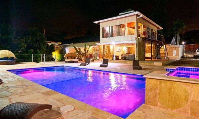 Black Rock Villa | Stunning Surfers Paradise Villa - Beachfront for 24 Guests