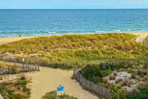 Midtown Ocean City Apartment | Enjoy Oceanfront Bliss at Surfs Edge 400 Hotel