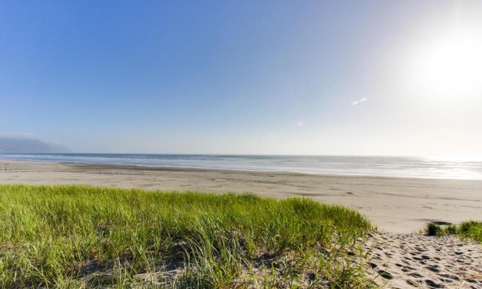 Gearhart Apartment | Beachside Bliss at Surfside | Suite on the Sea