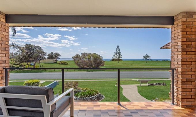Forster Apartment | Oceanfront Surfspray 4 at Pebbly Beach - Rated 9.2/10