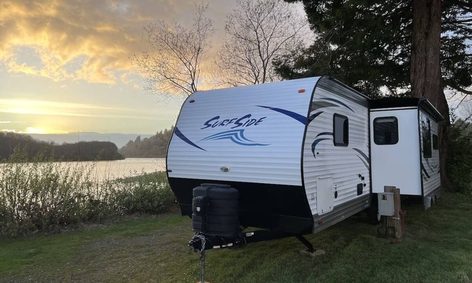 Klamath Apartment | Discover Surfside Glamping RV: 10/10 Stay with Hot Tub