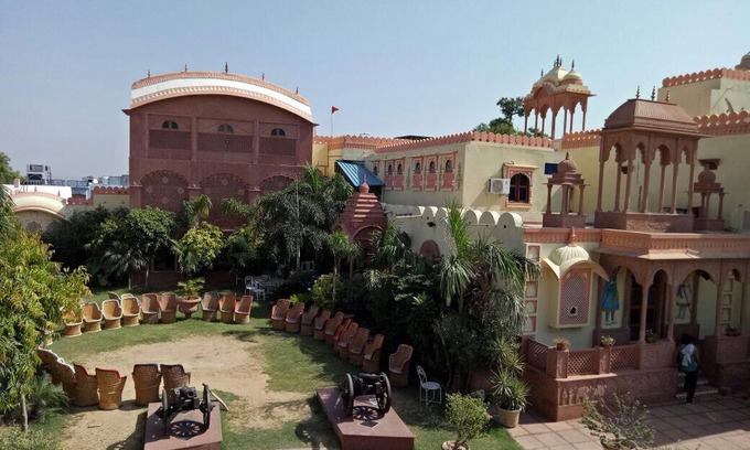 Hindaun Hotel | Experience Suroth Mahal: Family-Friendly Stay in Jaipur