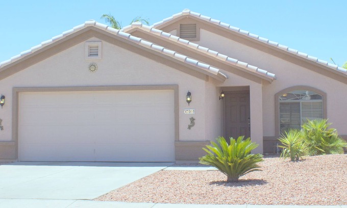 Summerfield House | Idyllic Retreat with Heated Pool, Hot Tub & Golf Cart Access