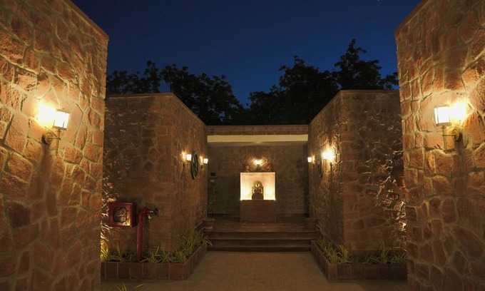 Jodhpur Hotel | Discover Surpura Bagh: Family-Friendly with Pool Amenities