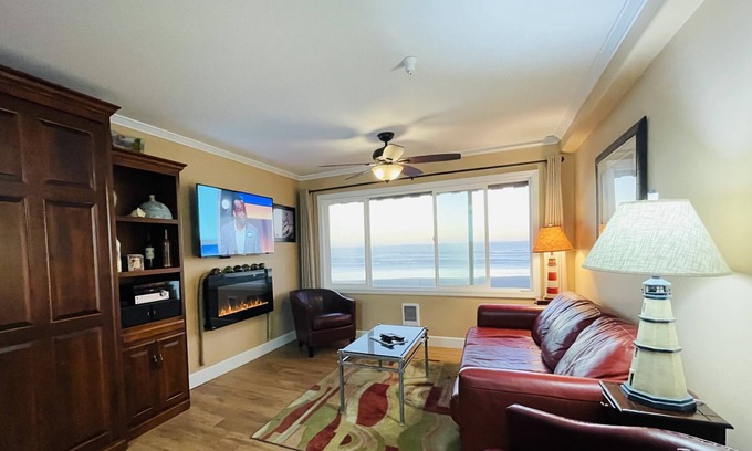 Lincoln City Condo | Oceanfront 1 Bed Condo: Guest Rated 9.8 with Pool Access