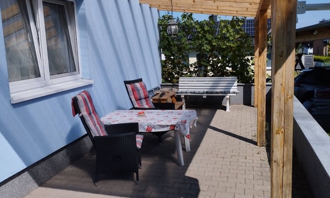 Oberhavel House | Surrounded by greenery - house with 3 bedrooms, terrace and large pool